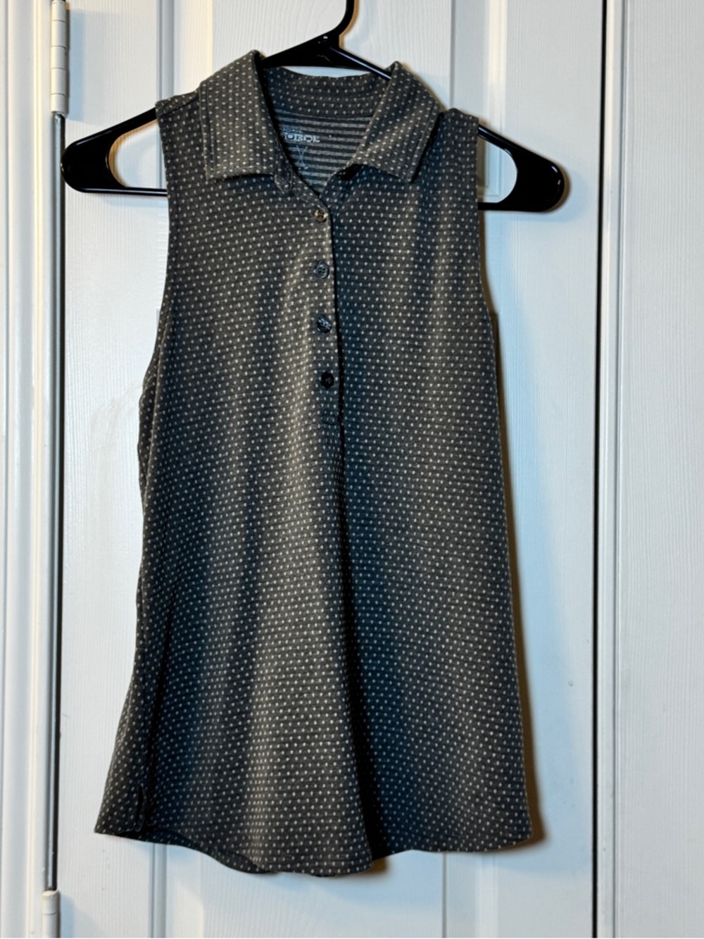 Gray Sleeveless Sketchers Performance 3/4 Button Women’s Collared, Size Sm